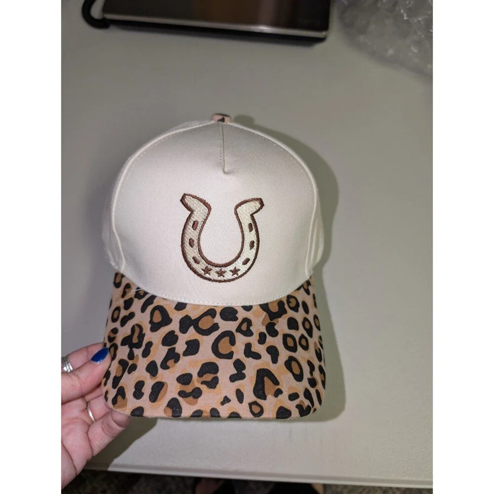 White & Leopard Print Horseshoe Baseball cap